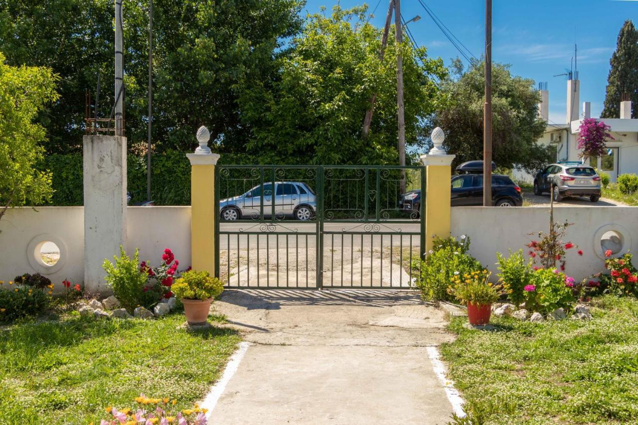Teta'S Holiday Home Melikia Ngoại thất bức ảnh